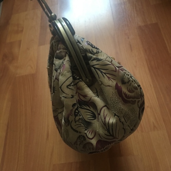 Vintage Beaded Handbag with Metal Handle & Chain - Picture 14 of 16